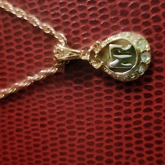 Nina Ricci Gold Tone Rhinestone pendant signed - Picture 13 of 14